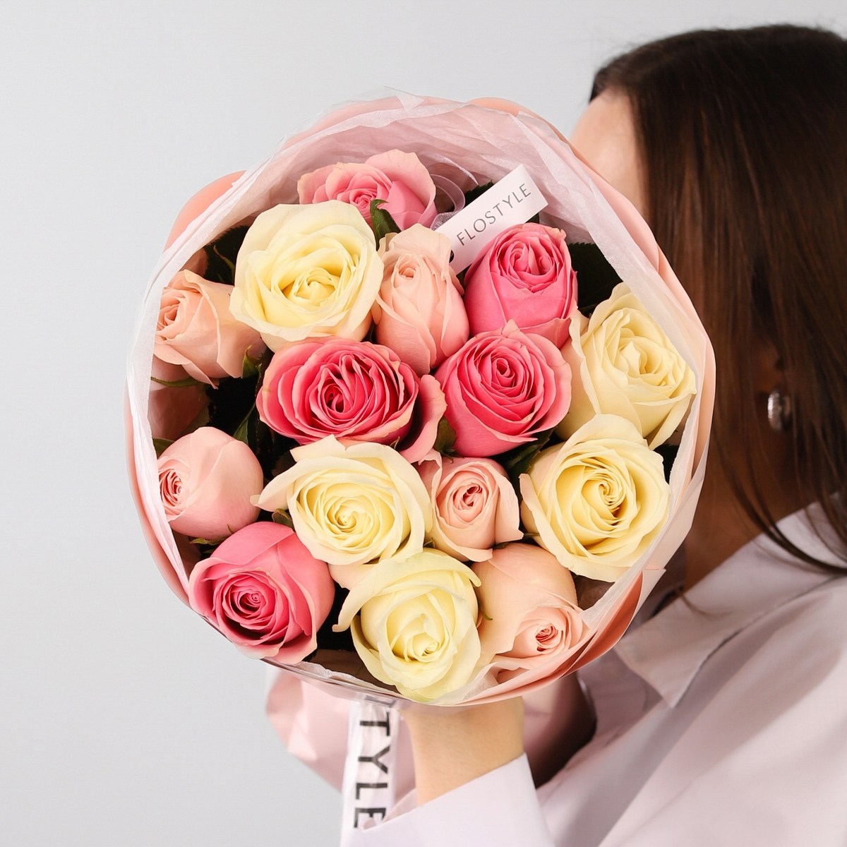 Букет из 15 нежных роз